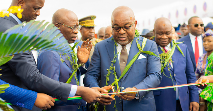 Cérémonie de remise officielle du complexe scolaire « JEAN BAPTISTE TATI LOUTARD » de Tchiminzi